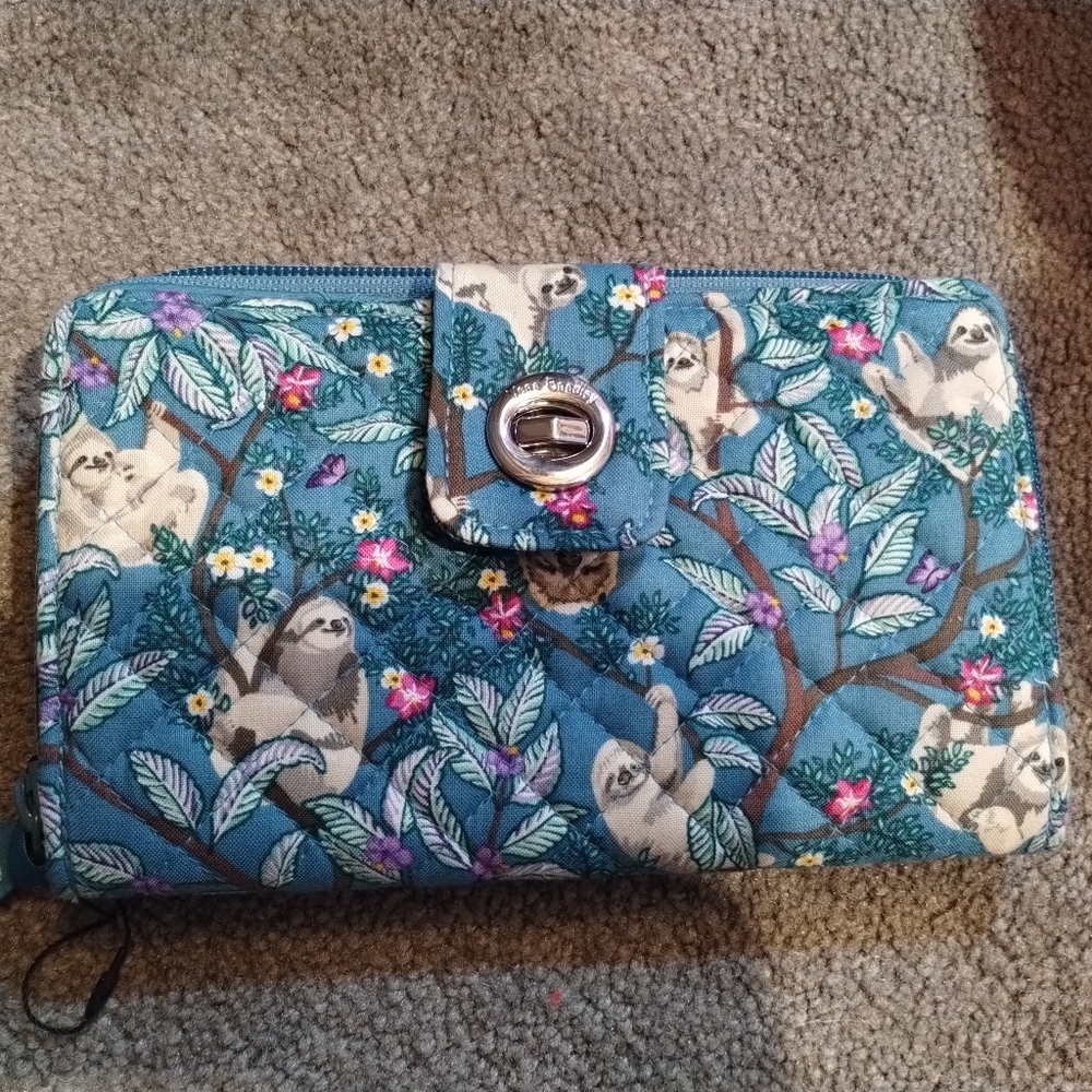 Vera wallet with sloths
